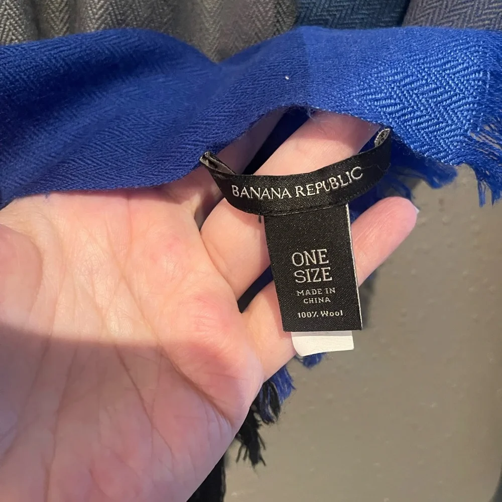 Banana Republic Elegant Blue & Gray Wool Scarf
